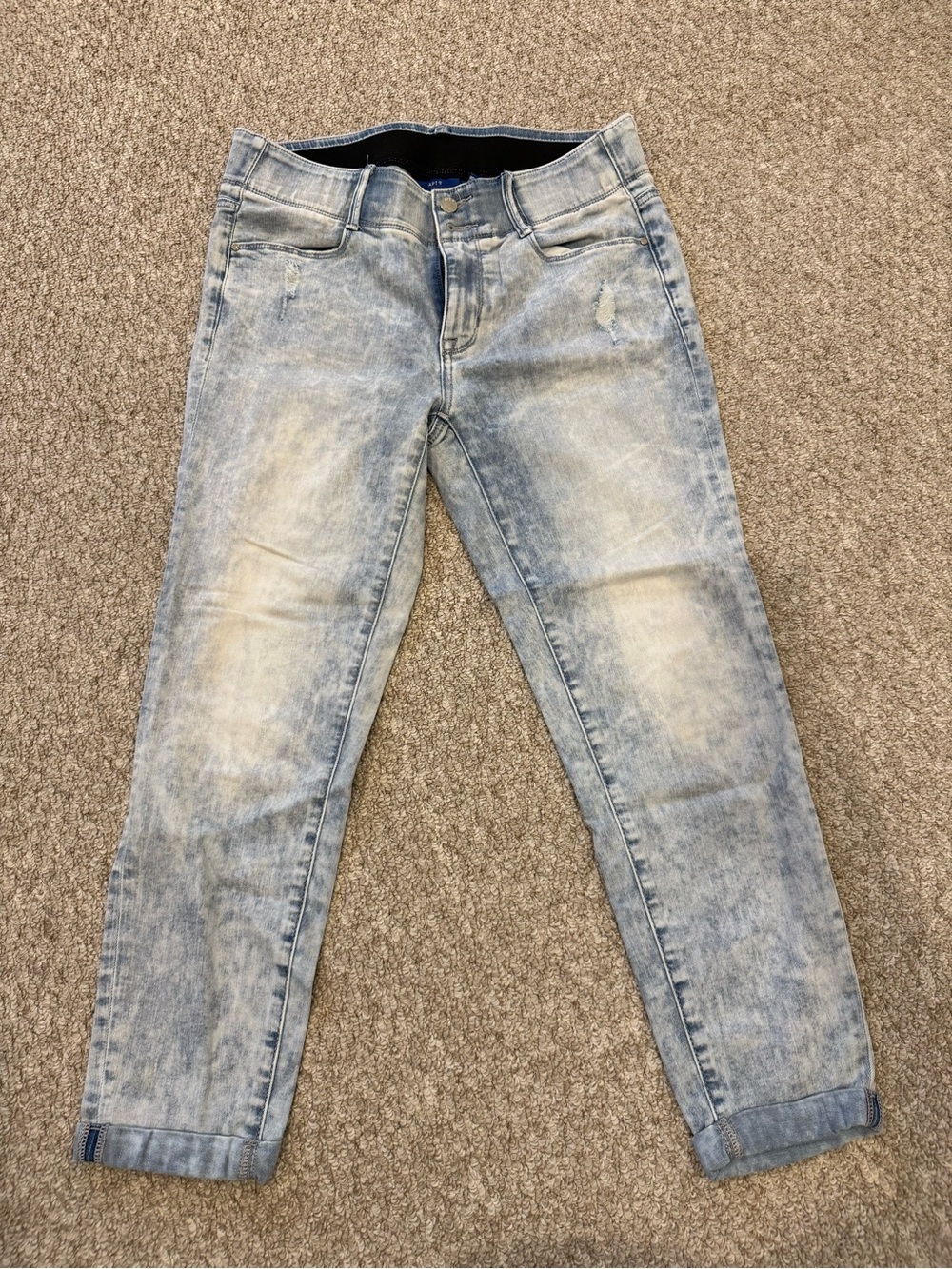 VGUC Apt. 9 Light Wash Blue Cropped Jeans